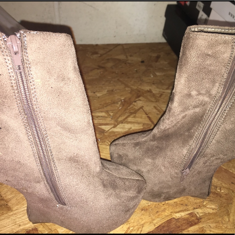 Heel boots